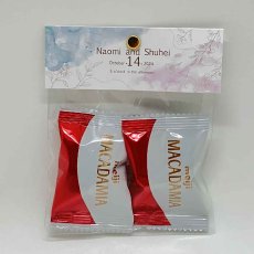 画像1: 【クール便対応4月〜10月・送料無料】プチギフト　明治マカダミアチョコレート　30個セット（２個・１個あたり340〜460円）Meiji Macadamia Chocolate (1)